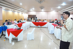 Engr. Danilo Zabala of the National Transmission Corporation (Transco) briefs the representatives of the various electric cooperatives in Panay island and the media about the Cebu Negros Interconnection Uprating Project.