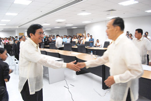 Vice Governor Rolex Suplico reaches a hand to his uncle Gov. Niel Tupas Sr.