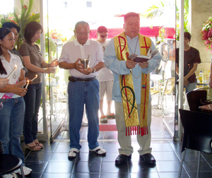Fr. Manny Uy officiates the blessing