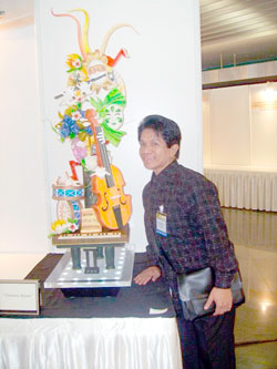 Rey Ponsaran with the bronze winner of the Asian Pastry Cup