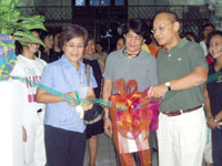 Boyet and special guests open the exhibit.