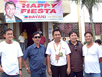 MMDA Chairman Bayani Fernando is
welcomed by government officials led by
La Carlota City Mayor Demi John Honrado
in his recent visit to the city.