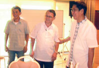 Harold Alfred Marshall, NCIP Director Alfonso Catolin and Popcom Director Vicente Molejona.