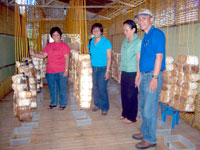 Bing Miñoza and Myrna Dañas (1st & 3rd from left) with media broadcaster Chona Gosiaoco and Alex Lecciones at the growing house.