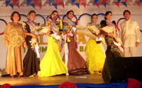 Sapian Mayor Arturo “Turic” Orosco, Sr. (extreme right) and First Lady Dr. Evangeline Oñas Orosco (extreme left) flank the beautiful winners: Emy Oloroso of Bilao, 4th runner-up, Sheryl Rose Marie Vidal of Majanlud, 2nd runner-up, Cerine Mae Osuma of Poblacion, Mutya nga Kalayaan 2010, May Den de la Cruz of Agtatacay Sur, 1st runner –up and Wilken Mae Benedicto of Dapdapan, 3rd runner-up.