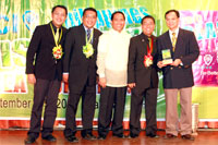 JCI Regatta President Elmer J. Usi holding his award as Most Outstanding Local Organization President (Category 3) with Regional Vice Presidents: Central Visayas Chris Camba, Eastern Visayas RJ Baclay, Western Visayas Randy Siason, and Visayas Area Vice President, Jonathan Calvara.